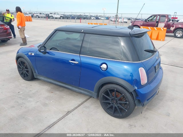 2005 MINI COOPER S WMWRE33475TD96295 Photo 2