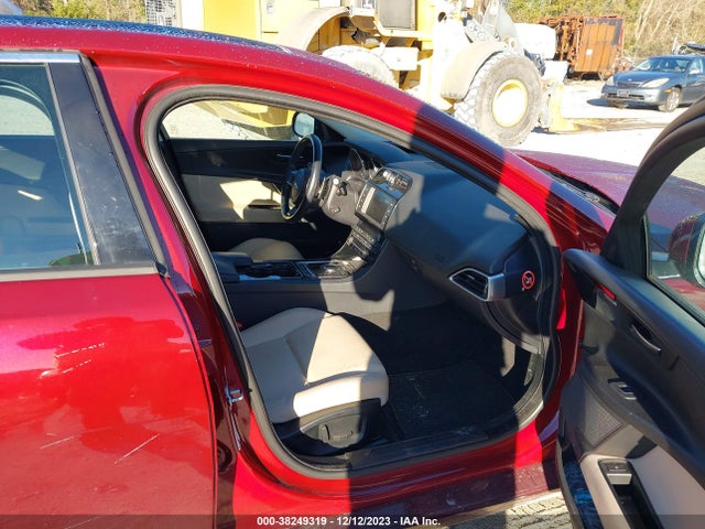 2017 JAGUAR XE SAJAD4BG7HA972714 Photo 4