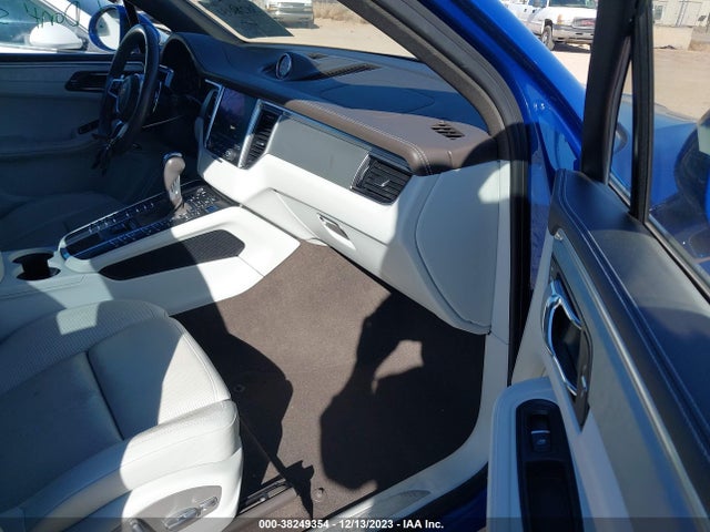 2017 PORSCHE MACAN WP1AB2A53HLB15253 Photo 4