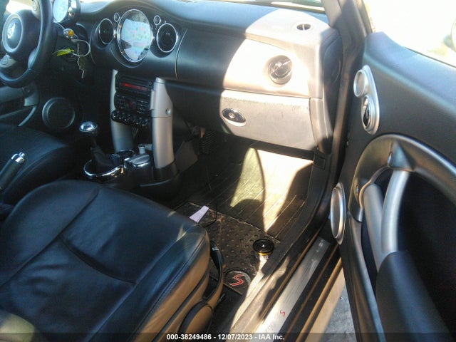 2006 MINI COOPER S WMWRH33566TJ42785 Photo 4