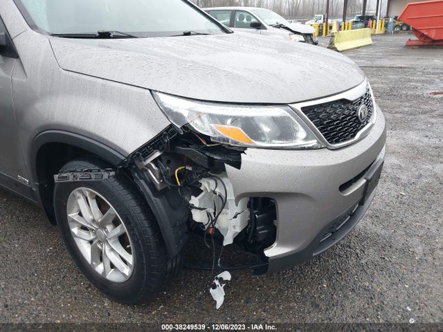 2015 KIA SORENTO LX VIN: 5XYKTDA69FG654766