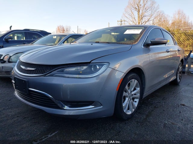 Chrysler 200 Limited 2015 1C3CCCAB0FN588729 Image 2