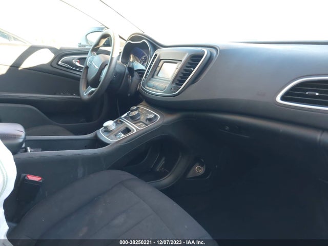 Chrysler 200 Limited 2015 1C3CCCAB0FN588729 Image 5
