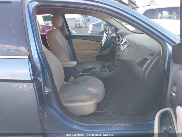 2011 CHRYSLER 200 TOURING VIN: 1C3BC1FG3BN555187