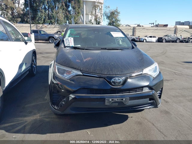 2018 TOYOTA RAV4 LE VIN: 2T3ZFREV1JW469805