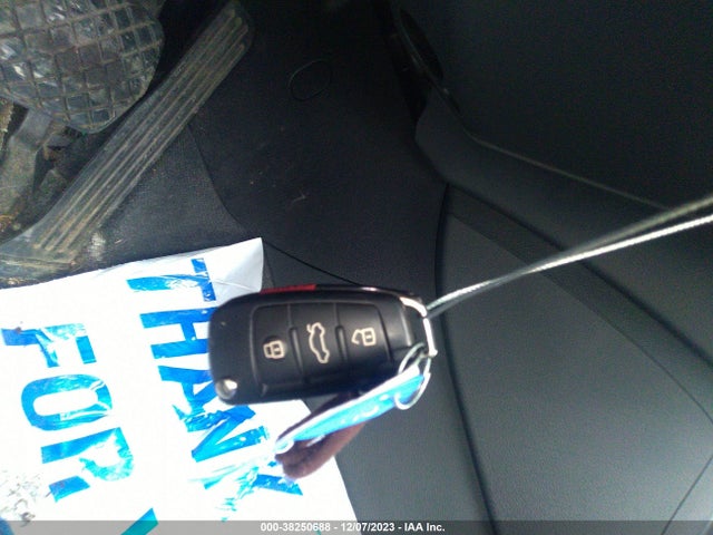 WA1GCCFS6HR005530 Audi Q3 2.0t Premium
