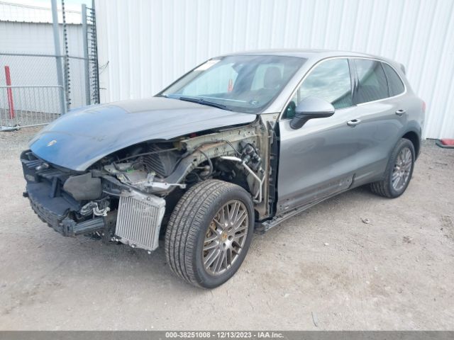 2017 PORSCHE CAYENNE WP1AB2A29HLA53735 Photo 1