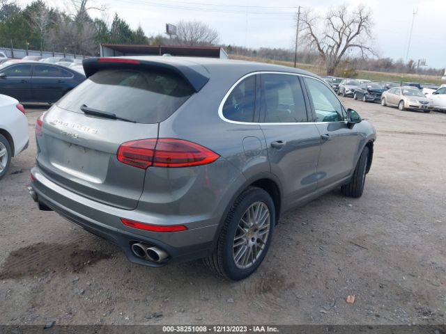 2017 PORSCHE CAYENNE WP1AB2A29HLA53735 Photo 3
