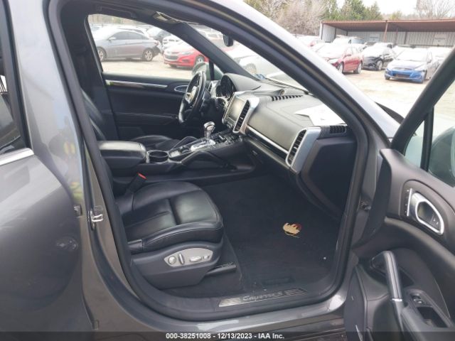 2017 PORSCHE CAYENNE WP1AB2A29HLA53735 Photo 4