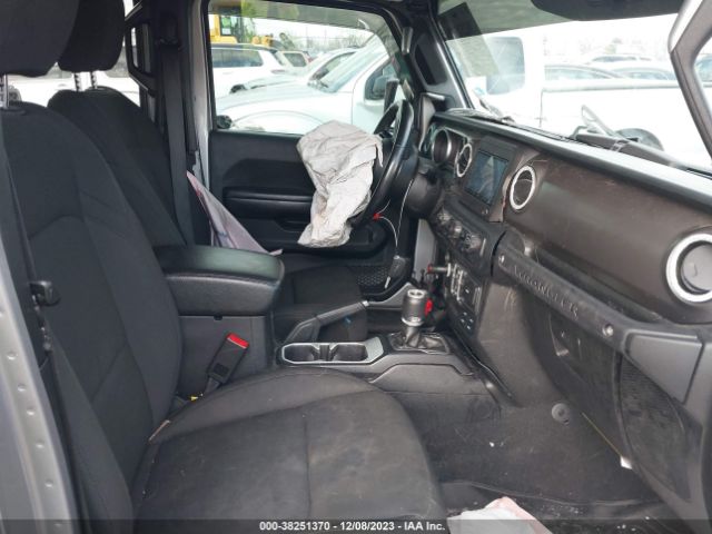 2018 JEEP WRANGLER UNLIMITED 1C4HJXDG5JW129947 Photo 4