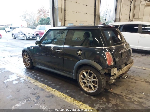 2006 MINI COOPER S WMWRE33546TJ36394 Photo 2