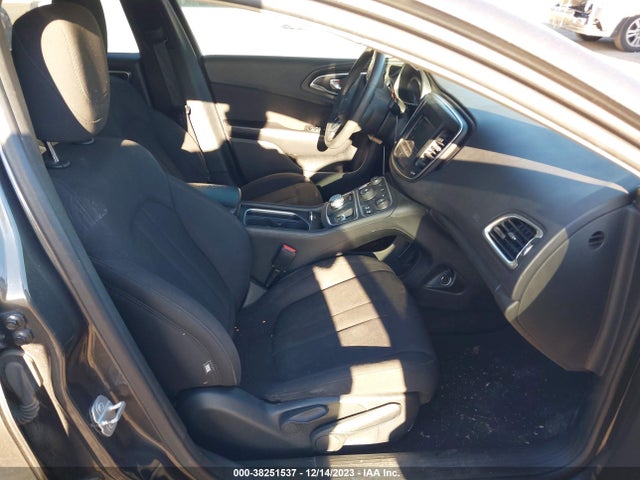 Chrysler 200 Limited 2015 1C3CCCAB4FN579175 Image 5