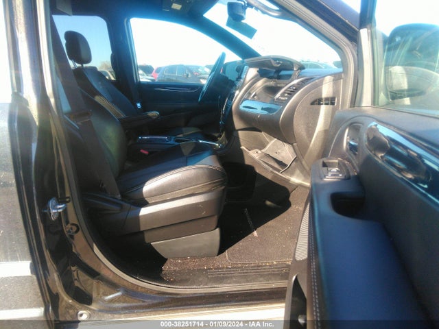 2C4RC1HG5ER338755 Chrysler Town & Country S
