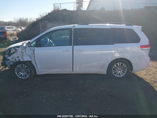 2013 TOYOTA SIENNA XLE V6 8 PASSENGER VIN: 5TDYK3DC7DS349114