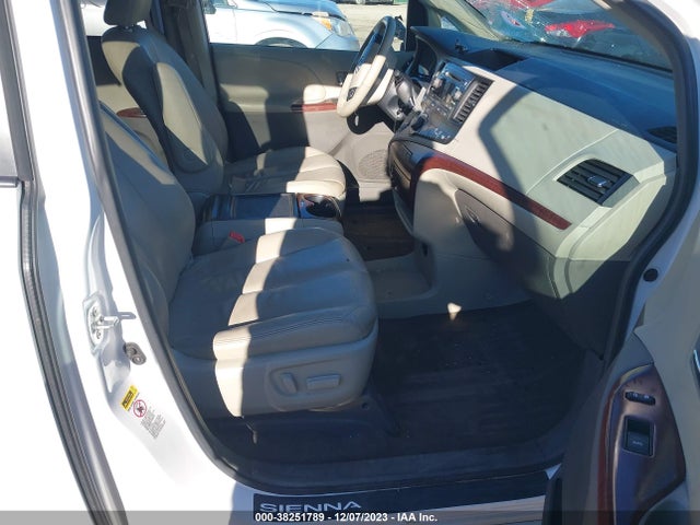2013 TOYOTA SIENNA XLE V6 8 PASSENGER VIN: 5TDYK3DC7DS349114