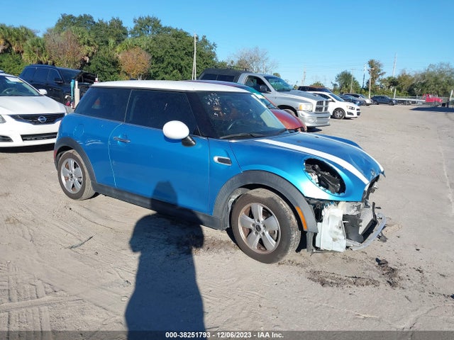 2018 MINI HARDTOP WMWXP5C58J2G64194 Photo 0