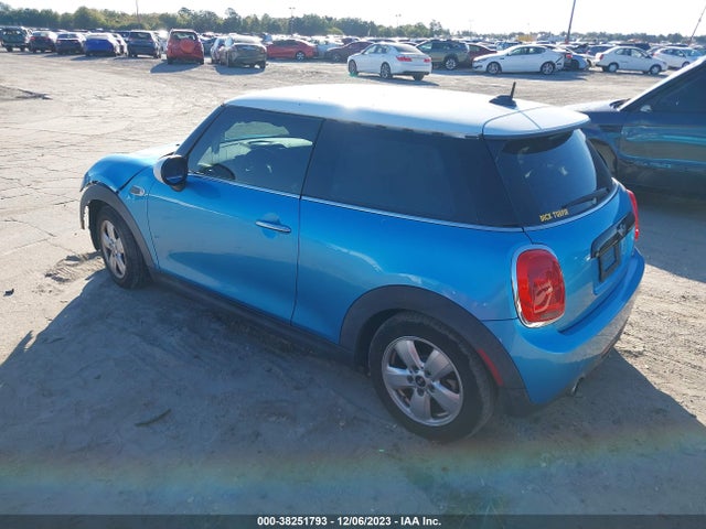 2018 MINI HARDTOP WMWXP5C58J2G64194 Photo 2