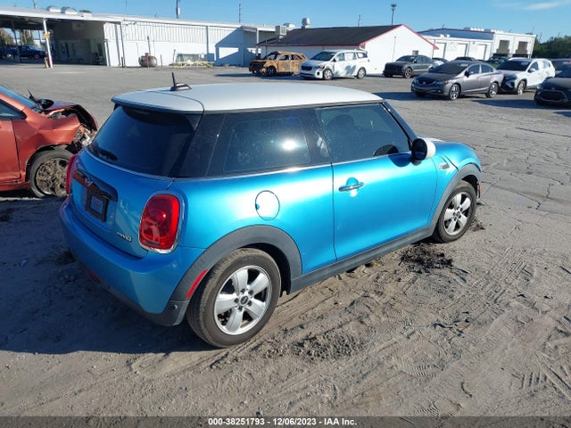 2018 MINI HARDTOP WMWXP5C58J2G64194 Photo 3