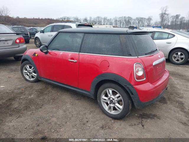 2011 MINI COOPER WMWSU3C52BT252806 Photo 2