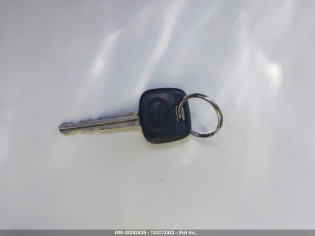VNKKTUD36HA077948 Toyota YARIS L