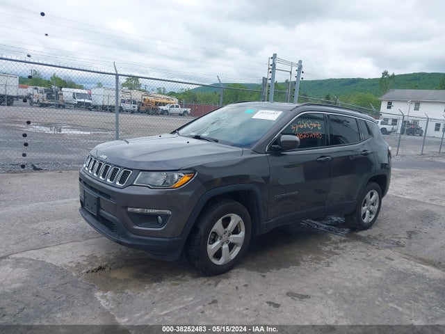 Jeep Compass Latitude 4x4 2018 3C4NJDBB7JT252826 Image 2