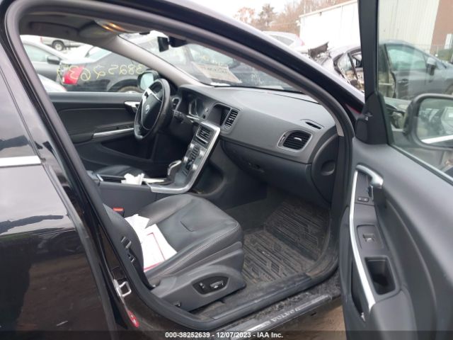 YV140MEK0H1371808 Volvo V60 T5 Premier
