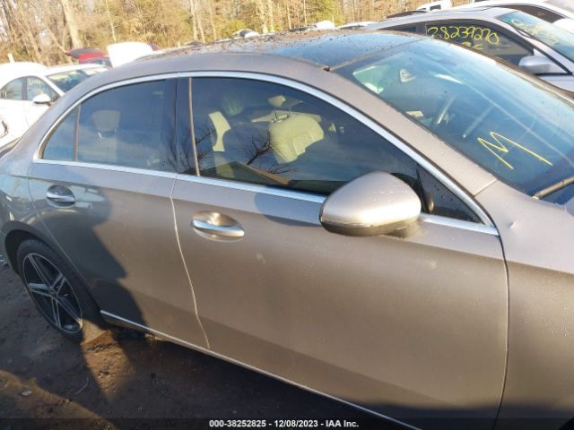 WDD3G4FB9KW002778 Mercedes-Benz A 220 4matic