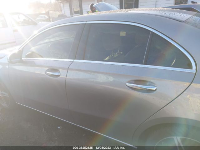 WDD3G4FB9KW002778 Mercedes-Benz A 220 4matic