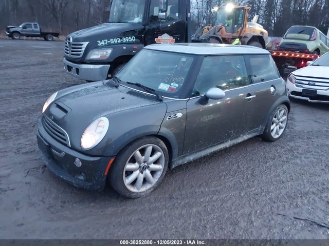 2006 MINI COOPER S WMWRE33536TN28556 Photo 1