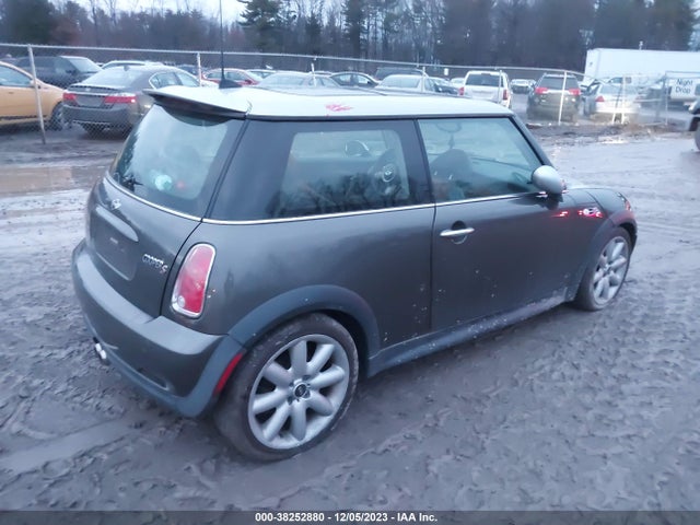 2006 MINI COOPER S WMWRE33536TN28556 Photo 3