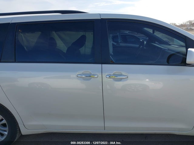2017 TOYOTA SIENNA XLE 8 PASSENGER VIN: 5TDYZ3DC2HS815162