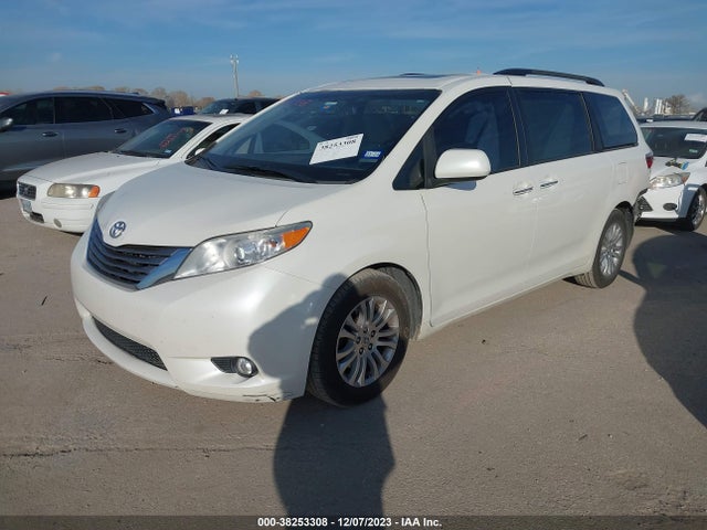 2017 TOYOTA SIENNA XLE 8 PASSENGER VIN: 5TDYZ3DC2HS815162