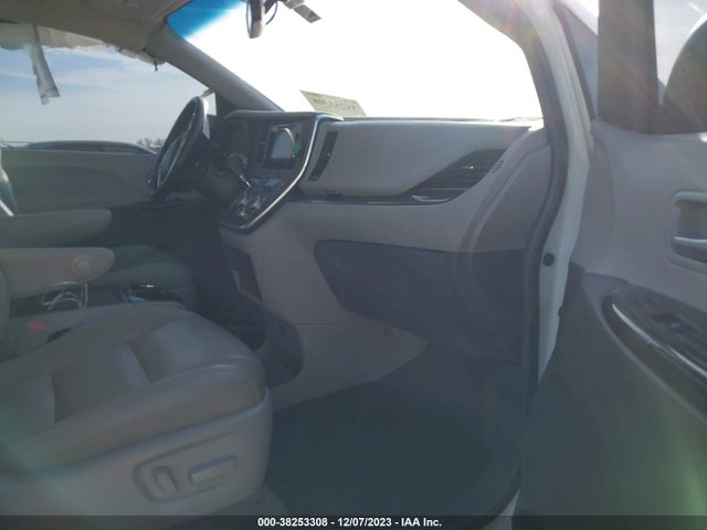 2017 TOYOTA SIENNA XLE 8 PASSENGER VIN: 5TDYZ3DC2HS815162