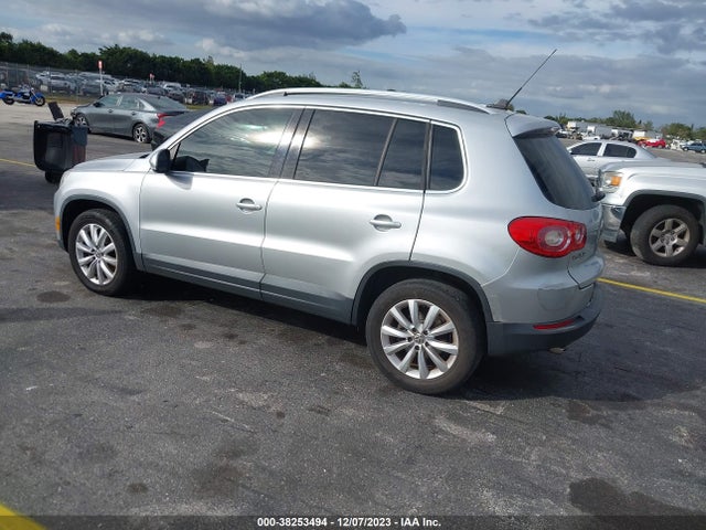 2011 VOLKSWAGEN TIGUAN SE VIN: WVGAV7AX7BW540659