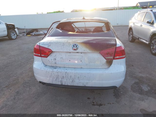 1VWBN7A33EC020533 Volkswagen Passat 2.0l Tdi Se
