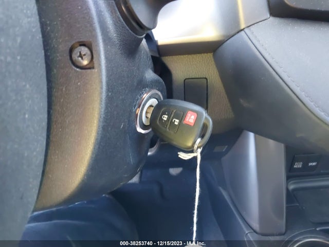 2018 TOYOTA RAV4 LE VIN: JTMZFREV5JJ156531