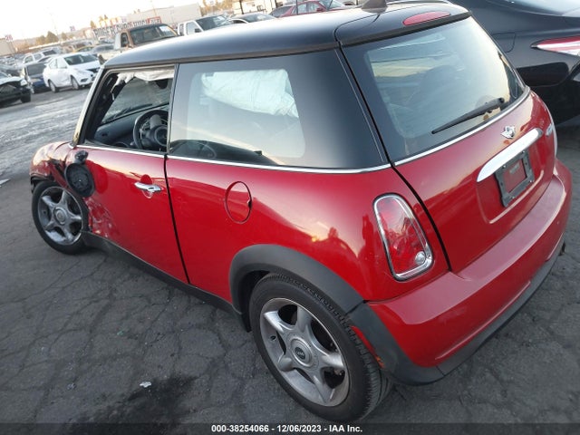 2005 MINI COOPER WMWRC33475TJ68283 Photo 2