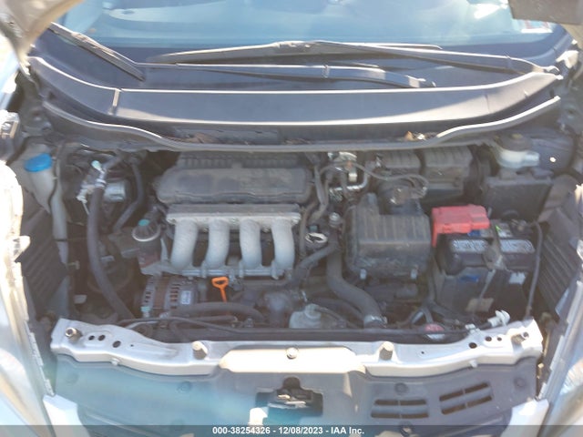 2011 HONDA FIT VIN: JHMGE8H34BC022595