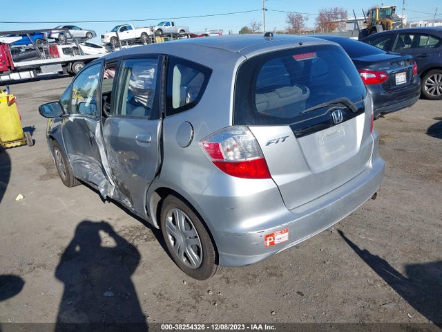 2011 HONDA FIT VIN: JHMGE8H34BC022595