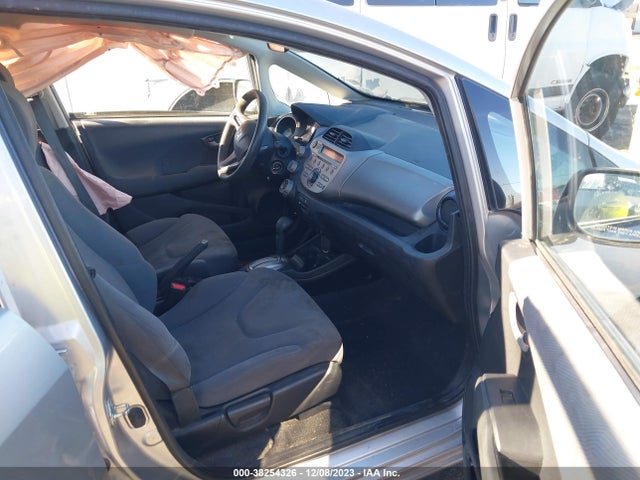 2011 HONDA FIT VIN: JHMGE8H34BC022595