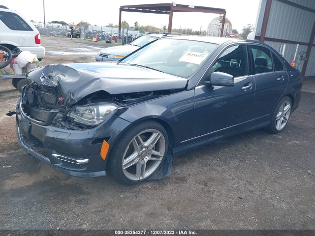2013 MERCEDES-BENZ C 250 SPORT/LUXURY VIN: WDDGF4HB7DR243483