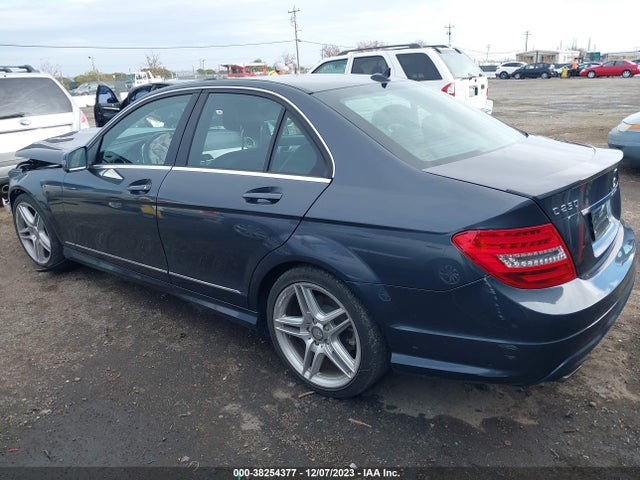 2013 MERCEDES-BENZ C 250 SPORT/LUXURY VIN: WDDGF4HB7DR243483