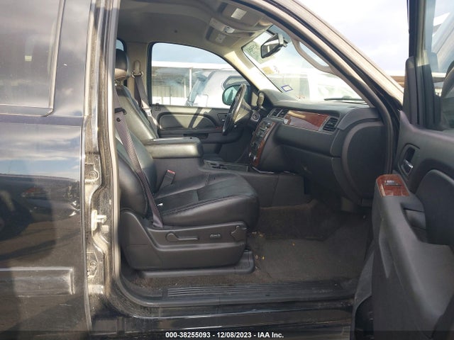 2011 CHEVROLET SUBURBAN 1GNSCJE07BR375436 Photo 4