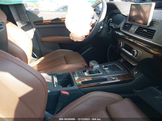 WA1BNAFY0K2035927 Audi Q5 45 Premium