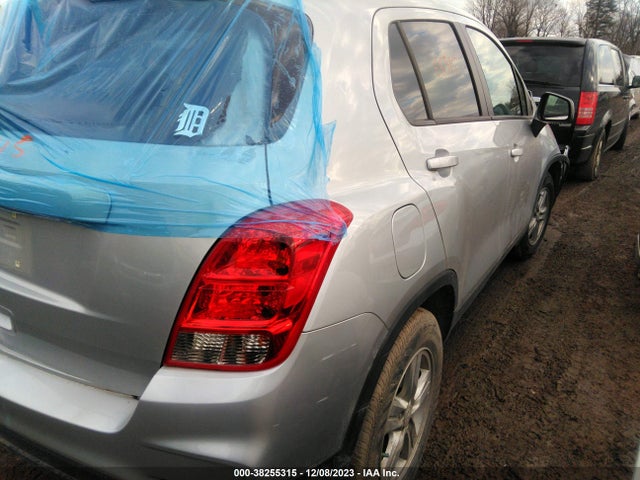 Chevrolet TRAX LS 2019 3GNCJKSB5KL321680 Image 4