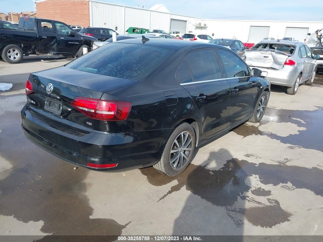 3VWDB7AJ8JM262713 Volkswagen Jetta 1.4t Se/1.4t Wolfsburg Edition