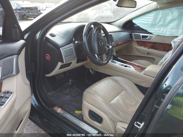 2015 JAGUAR XF SAJWA0FS6FPU86377 Photo 4