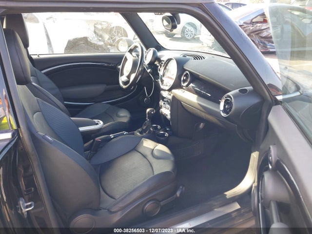 2009 MINI COOPER S WMWMF73559TW87601 Photo 4
