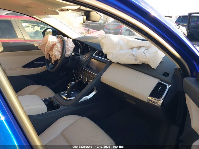 2018 JAGUAR E-PACE SADFJ2FX9J1Z08440 Photo 4