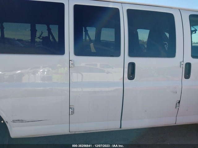 Chevrolet Express Passenger Ls 2016 1GAZGNFF0G1251027 Image 13